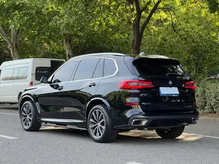 BMW X5 2022 Restyling xDrive 30Li Premium Class M Sports suit interior photo 19 BMW X5 2022 Restyling xDrive 30Li Premium Class M Sports suit interior photo 19