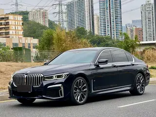BMW 7 Series 2021 740Li Líder M Conjunto deportivo