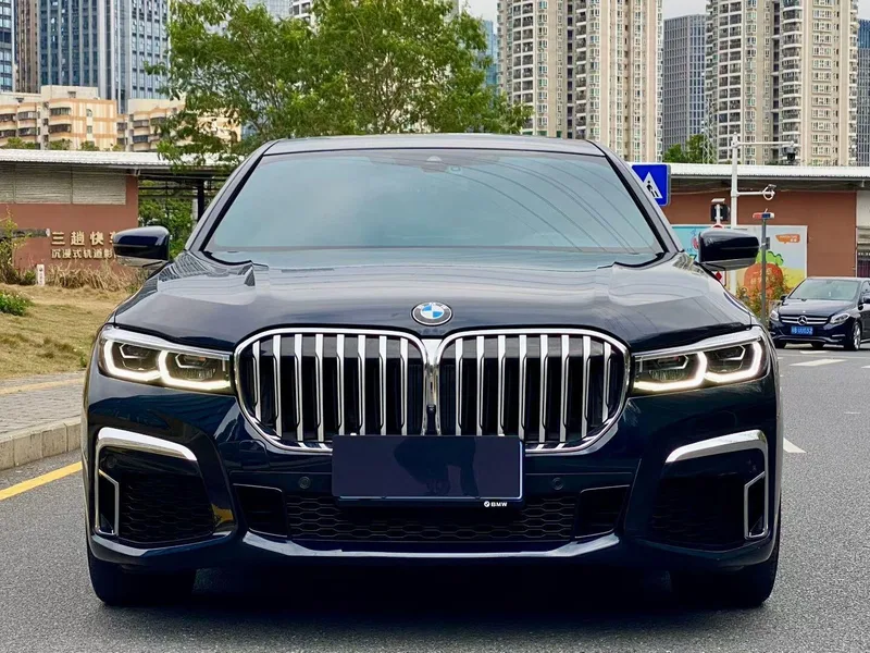 BMW 7 Series 2021 740Li Leading Type M Sports suit exterior photo 2