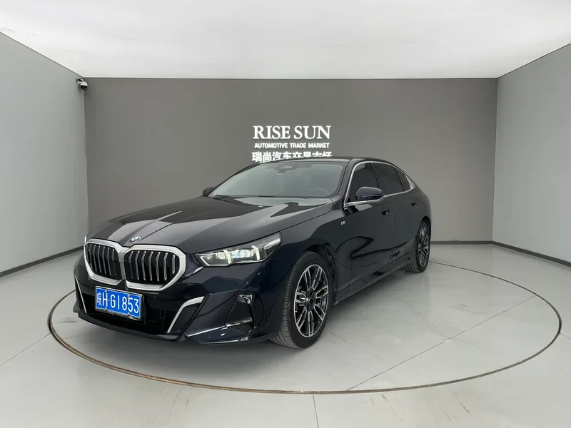 BMW 5 Series 2024 530Li Leading Type M Sports suit exterior photo 1 BMW 5 Series 2024 530Li Leading Type M Sports suit exterior photo 1