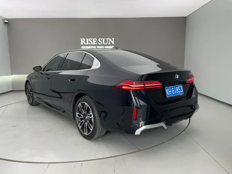 BMW 5 Series 2024 530Li Leading Type M Sports suit exterior photo 8 BMW 5 Series 2024 530Li Leading Type M Sports suit exterior photo 8