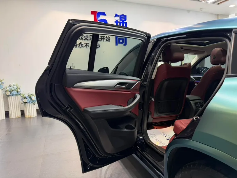 BMW X4 2022 xDrive 25i M Sports suit interior photo 11 BMW X4 2022 xDrive 25i M Sports suit interior photo 11
