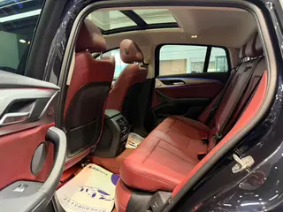 BMW X4 2022 xDrive 25i M Sports suit interior photo 13 BMW X4 2022 xDrive 25i M Sports suit interior photo 13