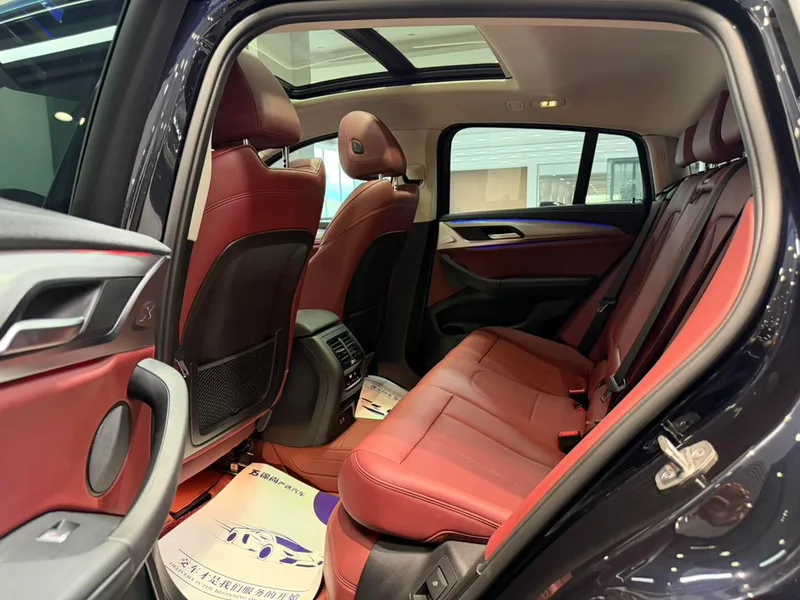 BMW X4 2022 xDrive 25i M Sports suit interior photo 13 BMW X4 2022 xDrive 25i M Sports suit interior photo 13