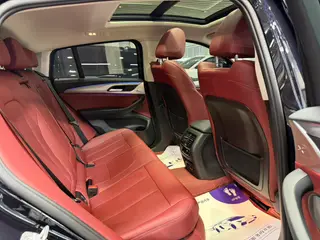 BMW X4 2022 xDrive 25i M Sports suit interior photo 18 BMW X4 2022 xDrive 25i M Sports suit interior photo 18