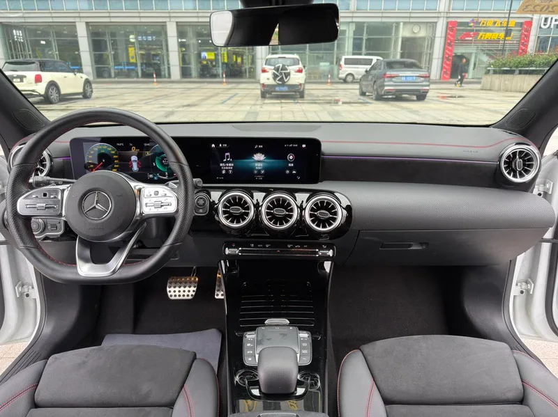 Mercedes-Benz CLA 2021 CLA 200 Voiture de sport de chasse à cinq portes intérieur photo 11 Mercedes-Benz CLA 2021 CLA 200 Voiture de sport de chasse à cinq portes intérieur photo 11