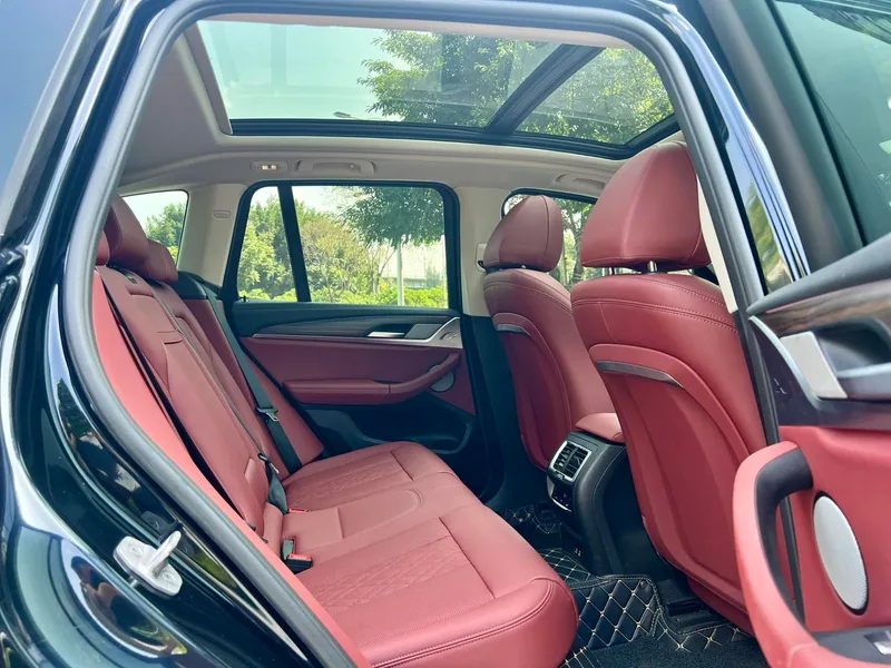 BMW X3 2023 xDrive30i Leading Type M Obsidian Night Suit interior photo 13 BMW X3 2023 xDrive30i Leading Type M Obsidian Night Suit interior photo 13