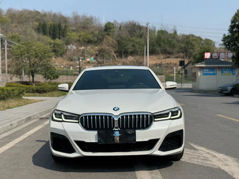 BMW 5 Series 2022 525Li M Sports suit exterior photo 2 BMW 5 Series 2022 525Li M Sports suit exterior photo 2