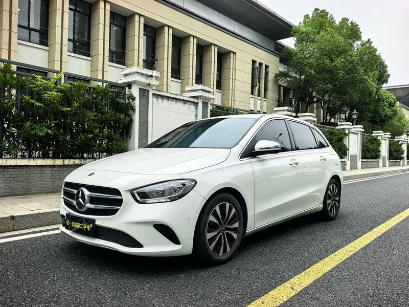 Mercedes-Benz B-Class 2022 B 180 Style tendance extérieur photo 1 Mercedes-Benz B-Class 2022 B 180 Style tendance extérieur photo 1
