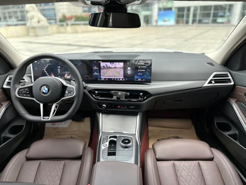 BMW 3 Series 2025 325i M Ensemble de sport intérieur photo 14 BMW 3 Series 2025 325i M Ensemble de sport intérieur photo 14