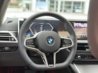 BMW 3 Series 2025 325i M Ensemble de sport intérieur photo 16 BMW 3 Series 2025 325i M Ensemble de sport intérieur photo 16