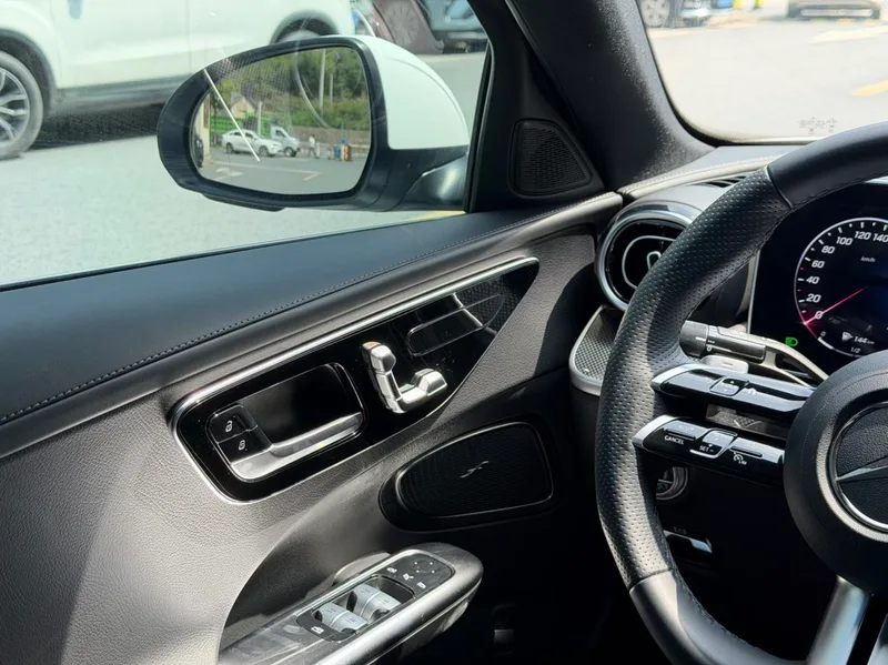 Mercedes-Benz C-Class 2023 C 260 L Sports version interior photo 11 Mercedes-Benz C-Class 2023 C 260 L Sports version interior photo 11