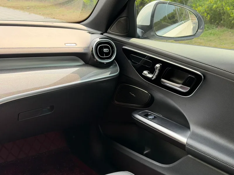Mercedes-Benz C-Class 2023 C 260 L Sports version interior photo 13 Mercedes-Benz C-Class 2023 C 260 L Sports version interior photo 13