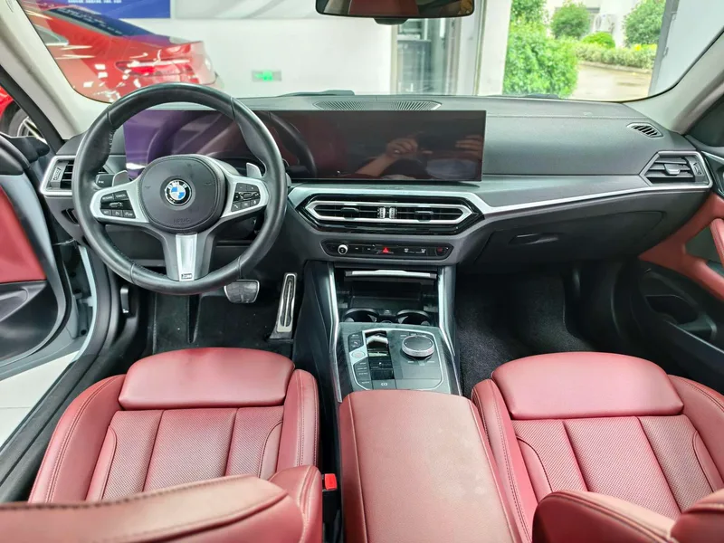 BMW 4 Series 2023 425i M Sports suit interior photo 8 BMW 4 Series 2023 425i M Sports suit interior photo 8