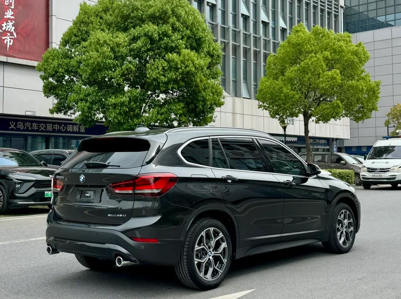 BMW X1 2022 sDrive25Li Leading Type interior photo 13 BMW X1 2022 sDrive25Li Leading Type interior photo 13