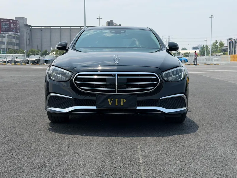 Mercedes-Benz E-Class 2022 Segundo cambio E 300 L Acabado premium Coche exterior foto 2 Mercedes-Benz E-Class 2022 Segundo cambio E 300 L Acabado premium Coche exterior foto 2