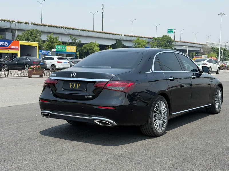Mercedes-Benz E-Class 2022 Segundo cambio E 300 L Acabado premium Coche exterior foto 4 Mercedes-Benz E-Class 2022 Segundo cambio E 300 L Acabado premium Coche exterior foto 4