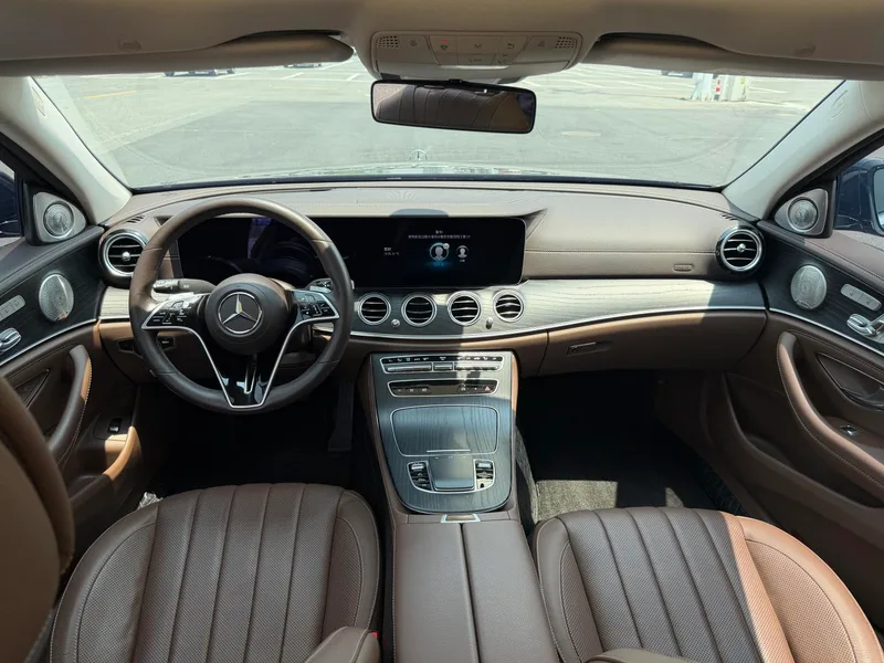 Mercedes-Benz E-Class 2022 Segundo cambio E 300 L Acabado premium Coche interior foto 9 Mercedes-Benz E-Class 2022 Segundo cambio E 300 L Acabado premium Coche interior foto 9
