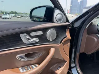 Mercedes-Benz E-Class 2022 Segundo cambio E 300 L Acabado premium Coche interior foto 11 Mercedes-Benz E-Class 2022 Segundo cambio E 300 L Acabado premium Coche interior foto 11