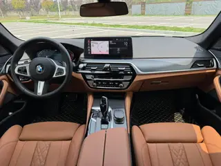BMW 5 Series 2022 Second change 530i M Sports suit interior photo 10 BMW 5 Series 2022 Second change 530i M Sports suit interior photo 10