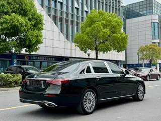 Mercedes-Benz E-Class 2022 E 300 L Luxury type Passenger car interior photo 16 Mercedes-Benz E-Class 2022 E 300 L Luxury type Passenger car interior photo 16