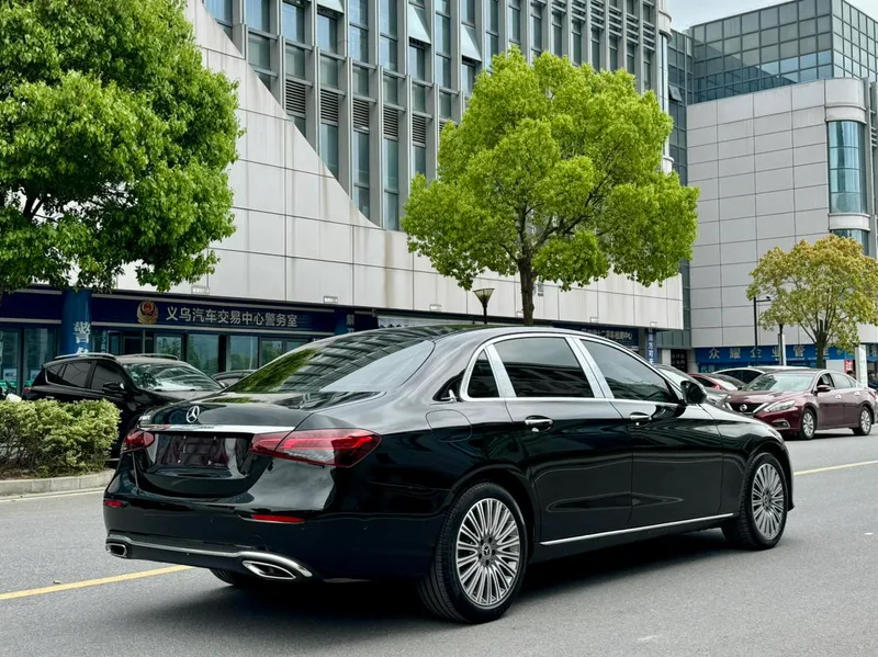 Mercedes-Benz E-Class 2022 E 300 L Luxury type Passenger car interior photo 16 Mercedes-Benz E-Class 2022 E 300 L Luxury type Passenger car interior photo 16