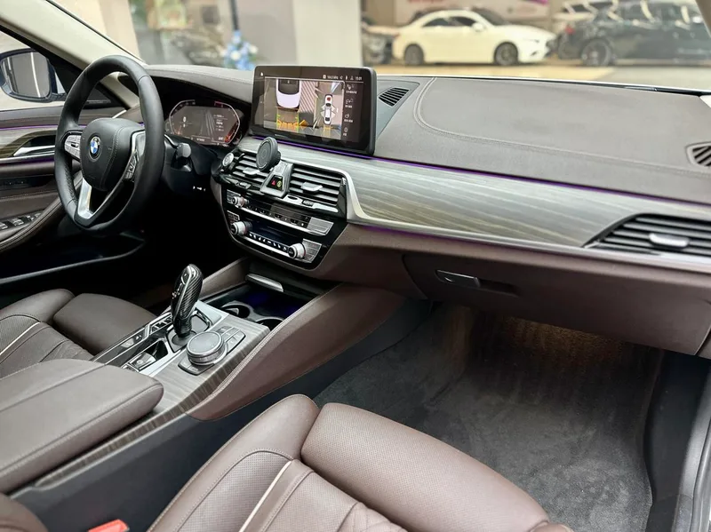 BMW 5 Series 2021 530Li Premium Class Luxury Set interior photo 9 BMW 5 Series 2021 530Li Premium Class Luxury Set interior photo 9