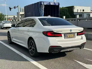 BMW 5 Series 2023 Restyling 530Li Premium Class M Sports suit interior photo 7 BMW 5 Series 2023 Restyling 530Li Premium Class M Sports suit interior photo 7