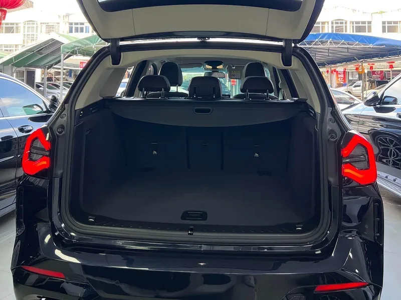 BMW X3 2023 xDrive30i Leading Type M Obsidian Night Suit interior photo 14 BMW X3 2023 xDrive30i Leading Type M Obsidian Night Suit interior photo 14