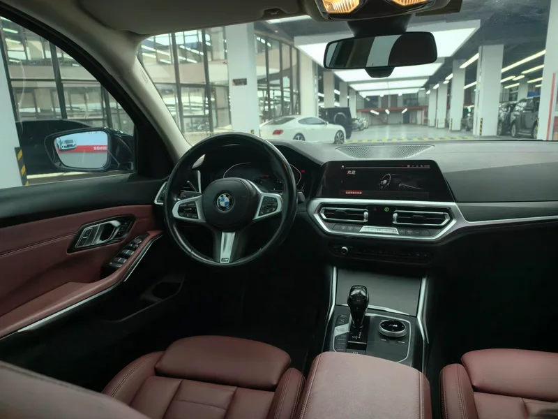 BMW 3 Series 2022 325i M Sports suit interior photo 8 BMW 3 Series 2022 325i M Sports suit interior photo 8