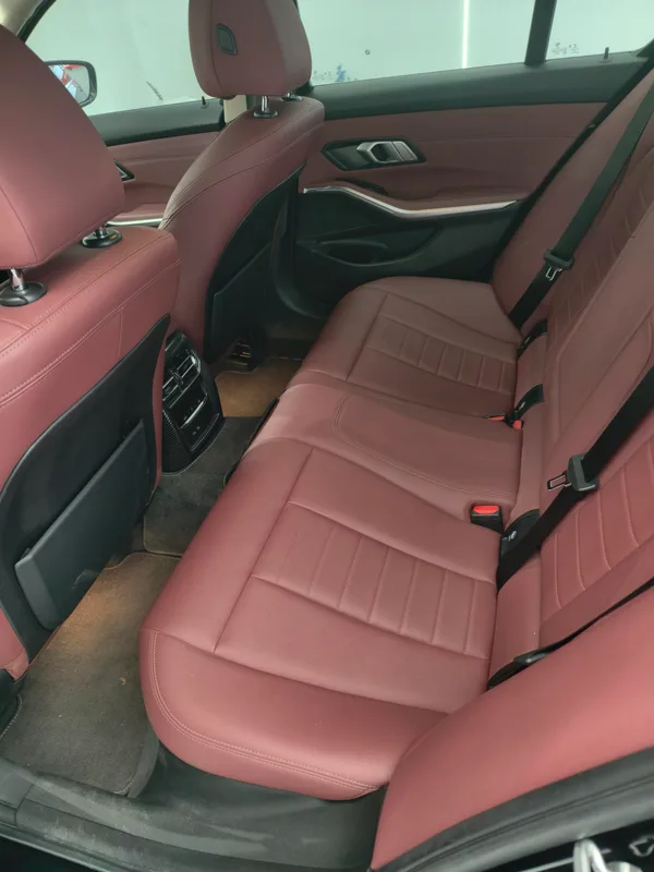 BMW 3 Series 2022 325i M Sports suit interior photo 9 BMW 3 Series 2022 325i M Sports suit interior photo 9
