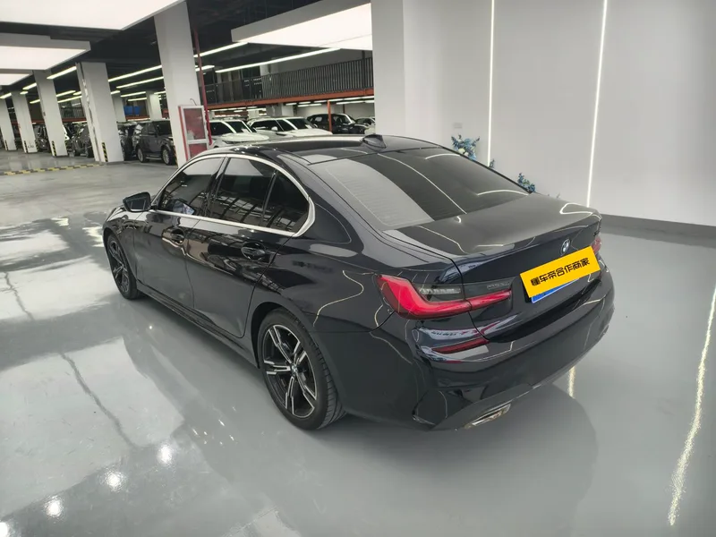 BMW 3 Series 2022 325i M Sports suit interior photo 10 BMW 3 Series 2022 325i M Sports suit interior photo 10