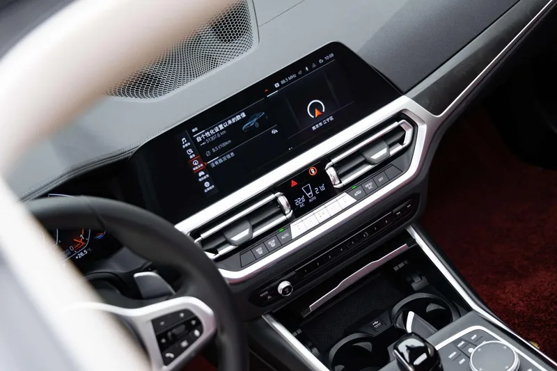 BMW 4 Series 2022 425i M Sports suit interior photo 11 BMW 4 Series 2022 425i M Sports suit interior photo 11