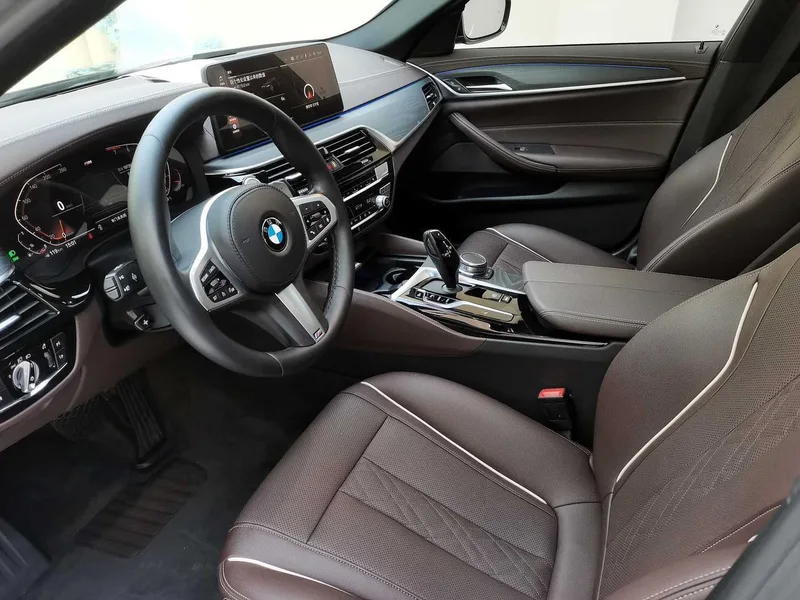 BMW 5 Series 2022 530Li Leader M Ensemble de sport extérieur photo 4 BMW 5 Series 2022 530Li Leader M Ensemble de sport extérieur photo 4