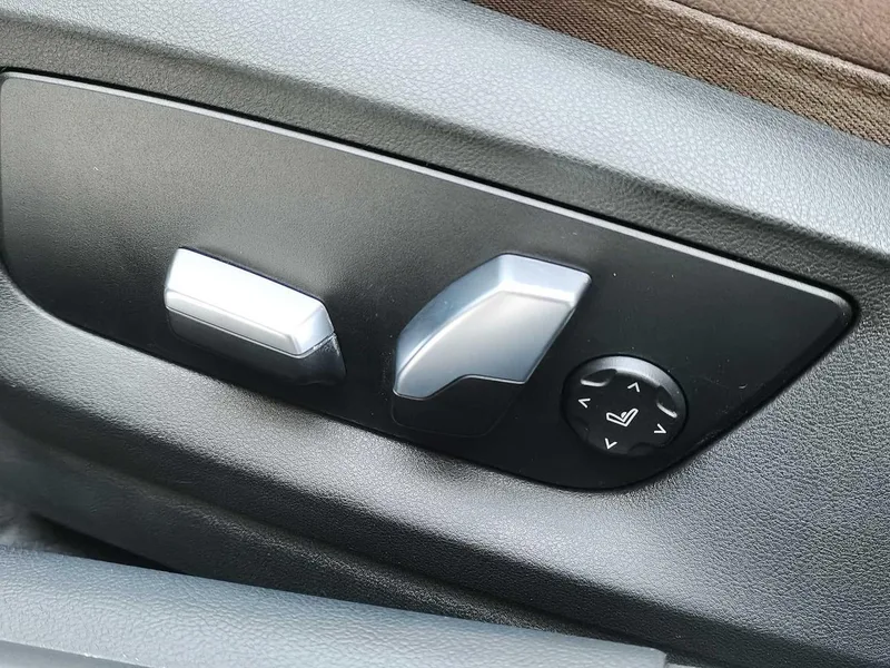 BMW 5 Series 2022 530Li Leader M Ensemble de sport intérieur photo 14 BMW 5 Series 2022 530Li Leader M Ensemble de sport intérieur photo 14