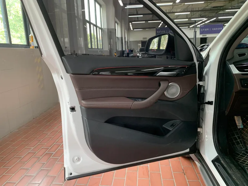BMW X1 2022 sDrive20Li Premium Class interior photo 11 BMW X1 2022 sDrive20Li Premium Class interior photo 11
