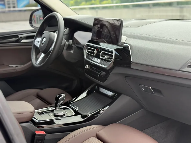 BMW X3 2022 xDrive25i M Sports suit interior photo 14 BMW X3 2022 xDrive25i M Sports suit interior photo 14