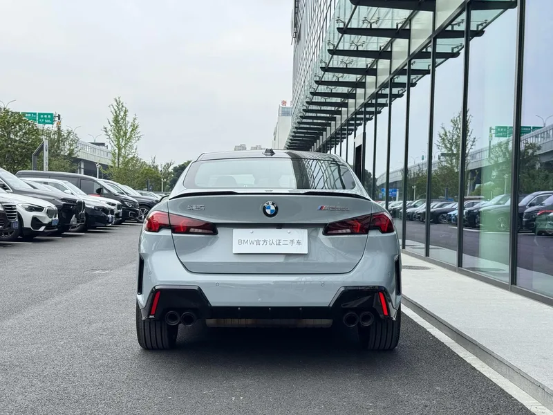 BMW 2 Series 2025 M235L exterior foto 4 BMW 2 Series 2025 M235L exterior foto 4
