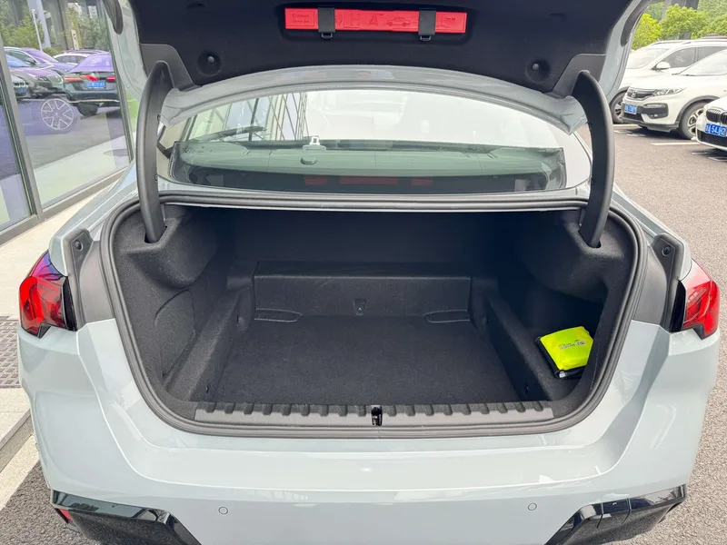 BMW 2 Series 2025 M235L interior foto 14 BMW 2 Series 2025 M235L interior foto 14