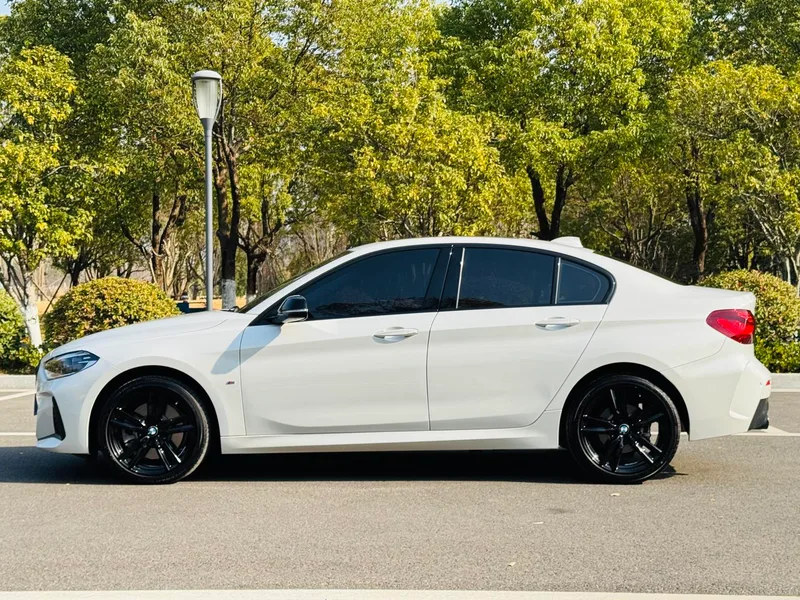 BMW 1 Series 2023 125i M Sports Obsidian Night Edition exterior photo 4 BMW 1 Series 2023 125i M Sports Obsidian Night Edition exterior photo 4