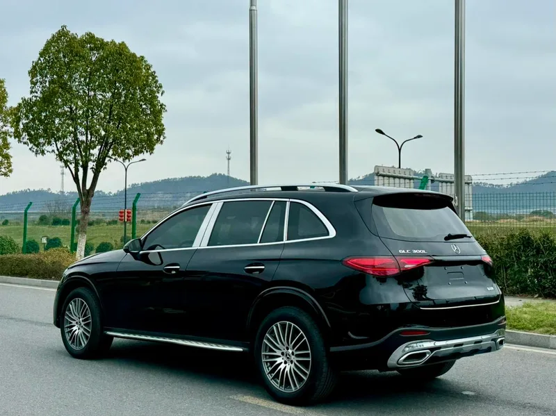 Mercedes-Benz GLC 2024 GLC 300 L 4MATIC Dynamic 7 seat interior photo 11