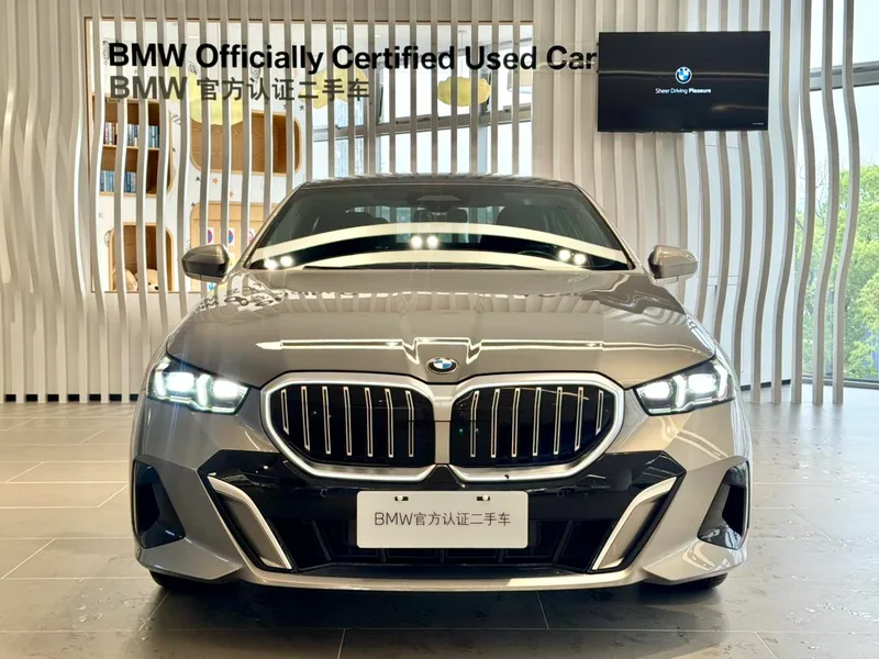 BMW 5 Series 2024 530Li Premium Class M Sports suit exterior photo 2 BMW 5 Series 2024 530Li Premium Class M Sports suit exterior photo 2