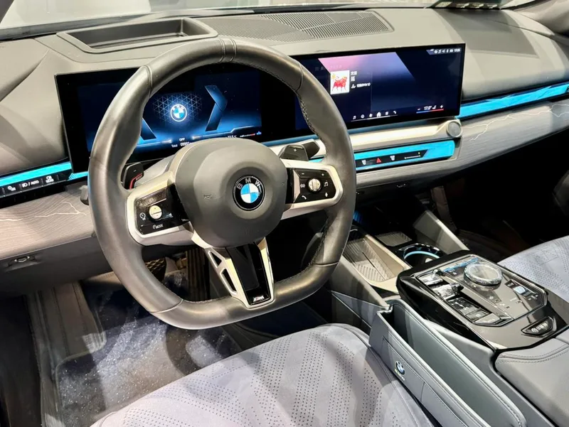 BMW 5 Series 2024 530Li Premium Class M Sports suit exterior photo 6 BMW 5 Series 2024 530Li Premium Class M Sports suit exterior photo 6
