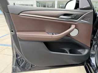 BMW X3 2022 Second change xDrive30i Leading Type M Obsidian Night Suit interior photo 19 BMW X3 2022 Second change xDrive30i Leading Type M Obsidian Night Suit interior photo 19