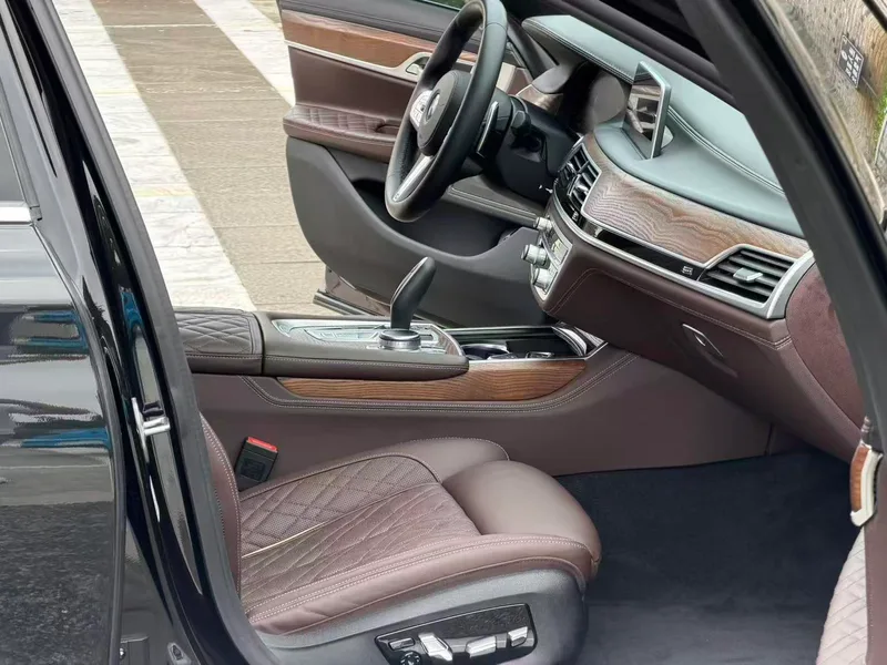 BMW 7 Series 2021 740Li Leading Type M Sports suit interior photo 8 BMW 7 Series 2021 740Li Leading Type M Sports suit interior photo 8
