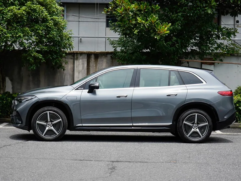 Mercedes-Benz EQS SUV 2023 EQS 450 4MATIC Version avant-gardiste extérieur photo 3