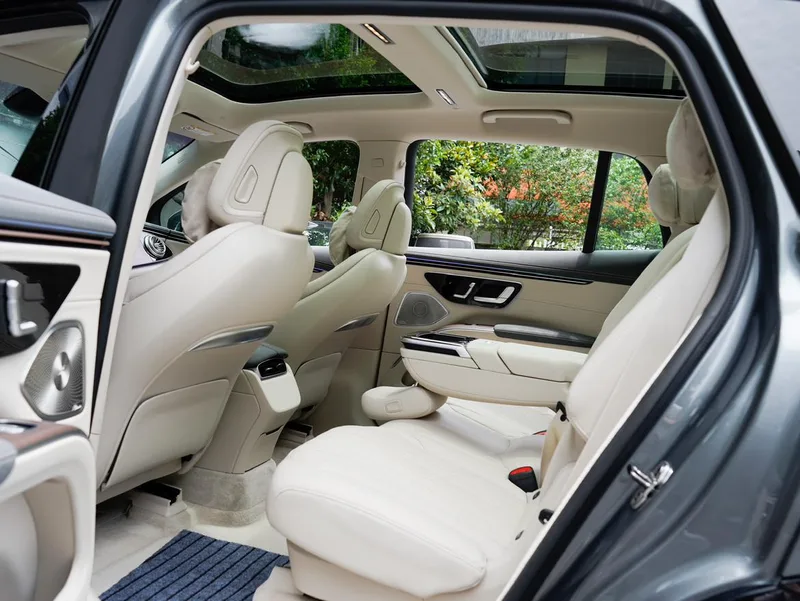 Mercedes-Benz EQS SUV 2023 EQS 450 4MATIC Version avant-gardiste intérieur photo 12