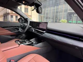BMW 5 Series 2024 525Li M Sports suit interior photo 14 BMW 5 Series 2024 525Li M Sports suit interior photo 14