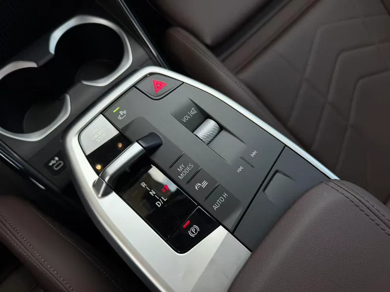 BMW X2 2024 sDrive25i M Sports suit interior photo 11 BMW X2 2024 sDrive25i M Sports suit interior photo 11
