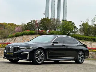 BMW 7 Series 2021 730Li M Conjunto deportivo